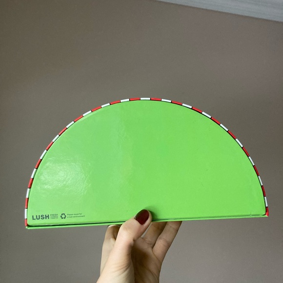 Lush cosmetics rare karma box - Picture 2 of 5